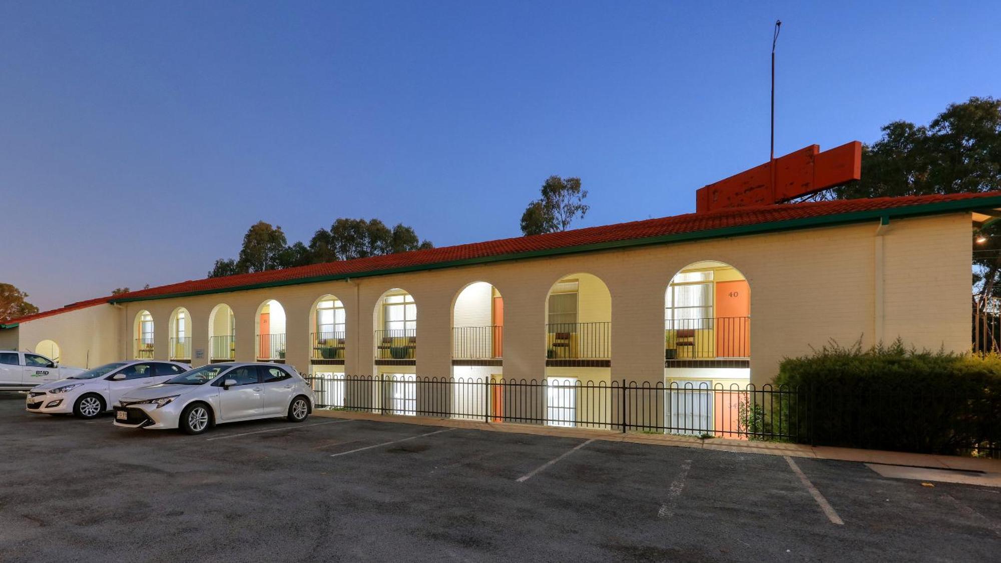 Bishops Lodge Narrandera Luaran gambar